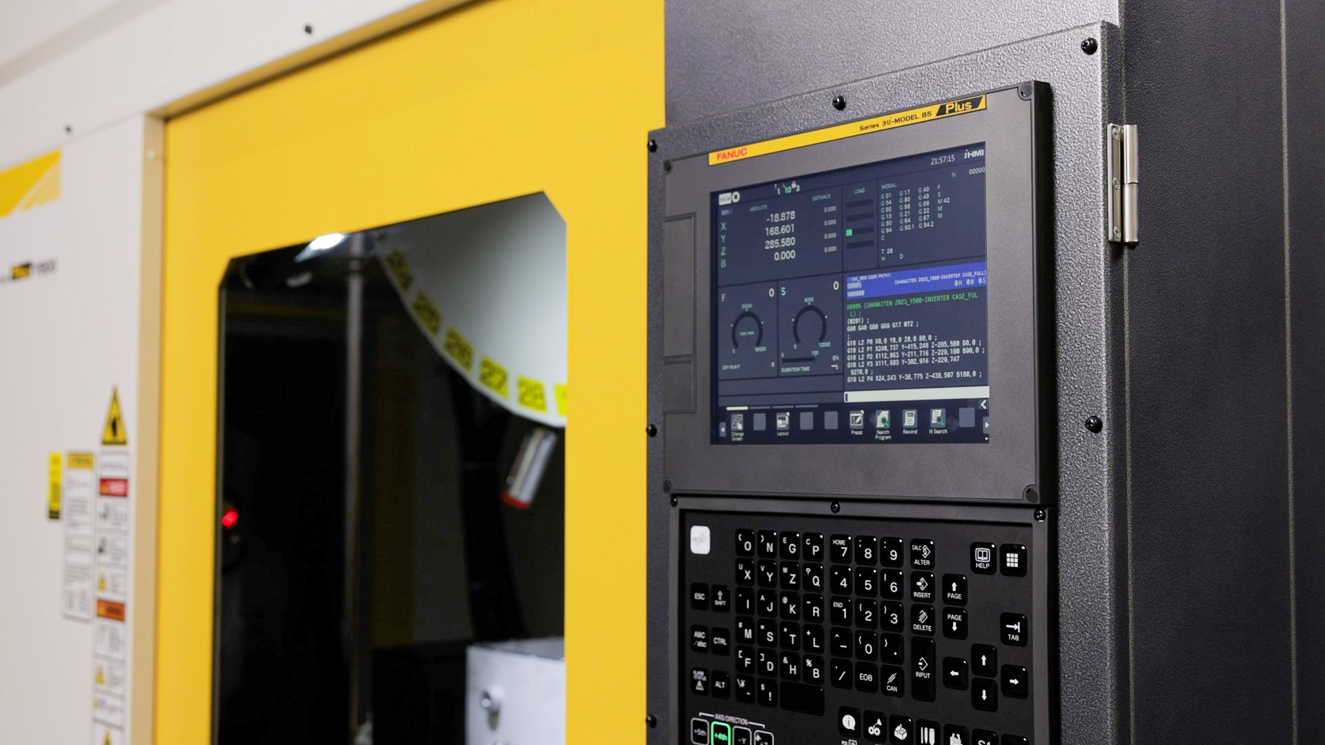 Angled shot of FANUC ROBODRILL Plus α D28 Li B5 ADV Plus Y500