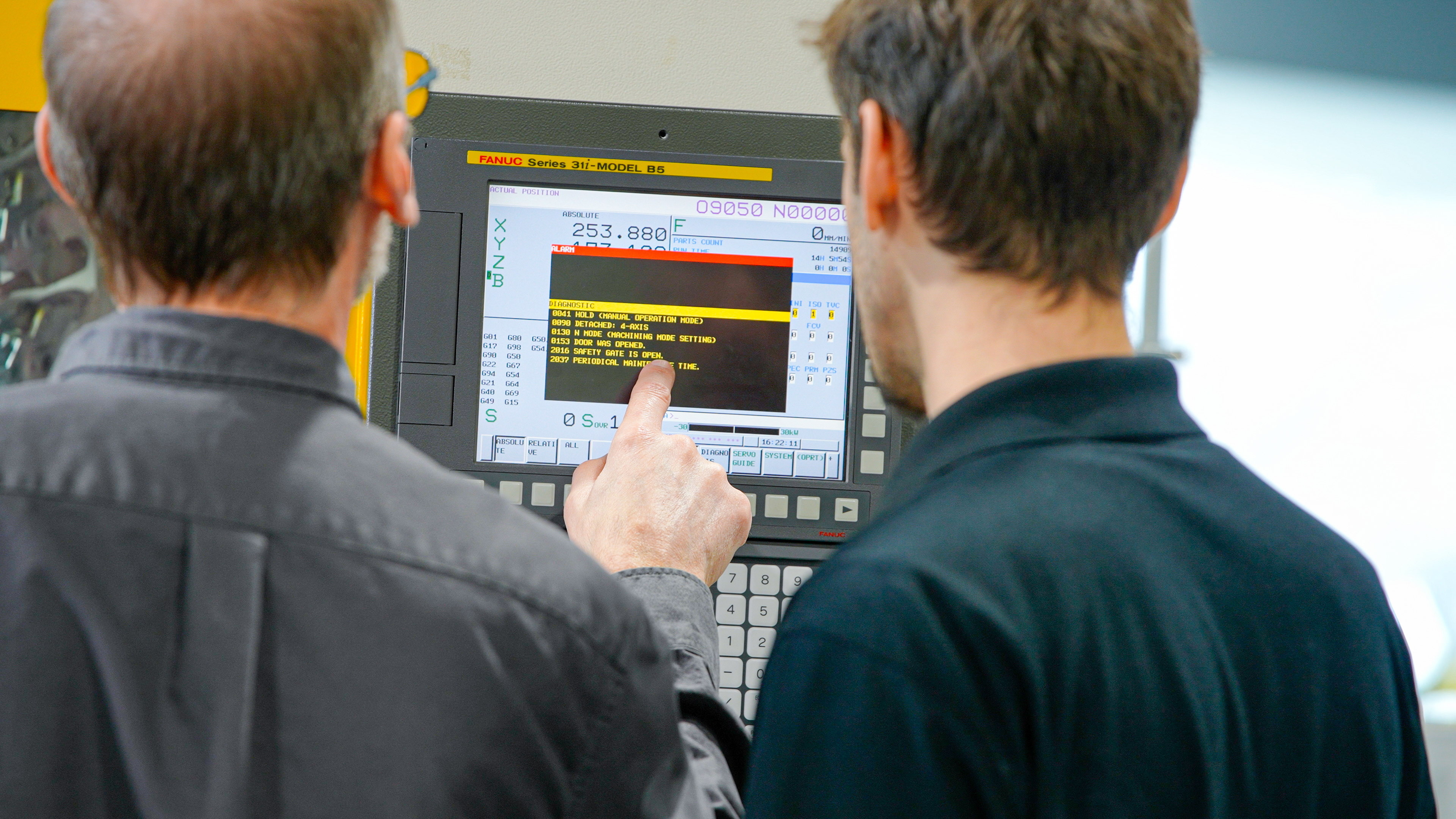 Employees with FANUC Series 31i MODEL B5 Panel Alarm Showing