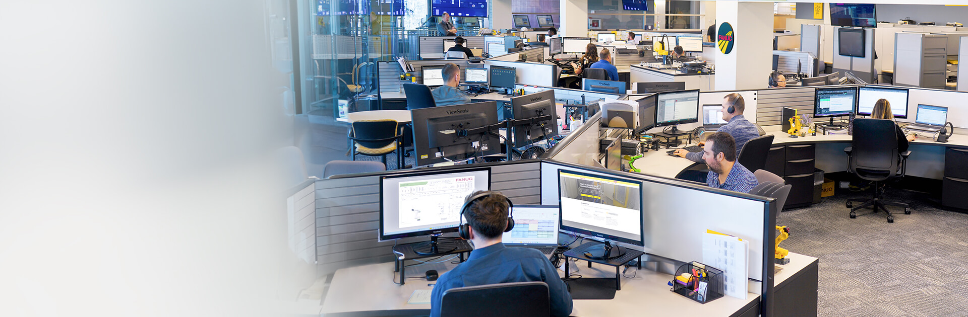 Call center hero image
