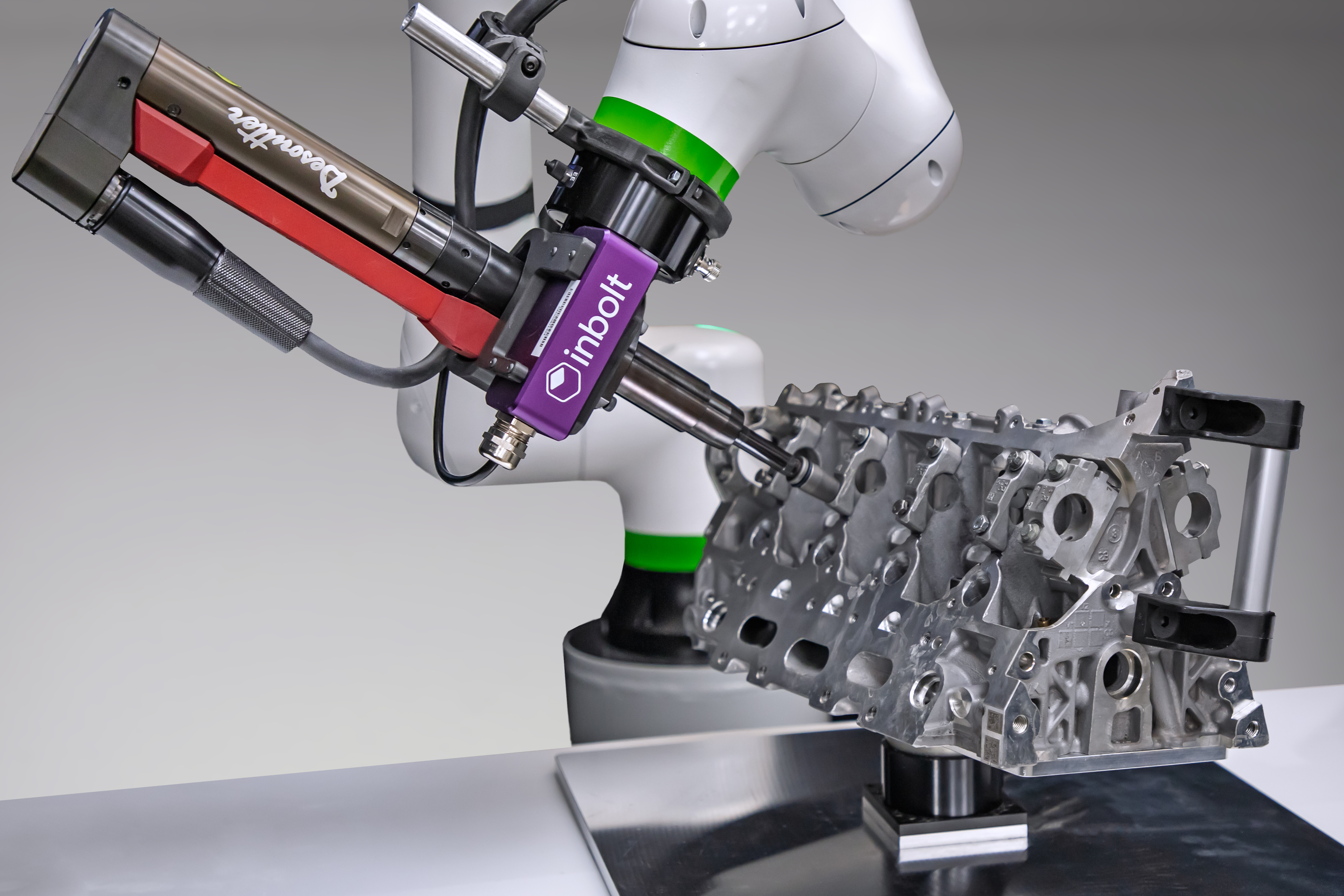 CRX 20i A L Dynamic Line Tracking Inbolt Closeup 2