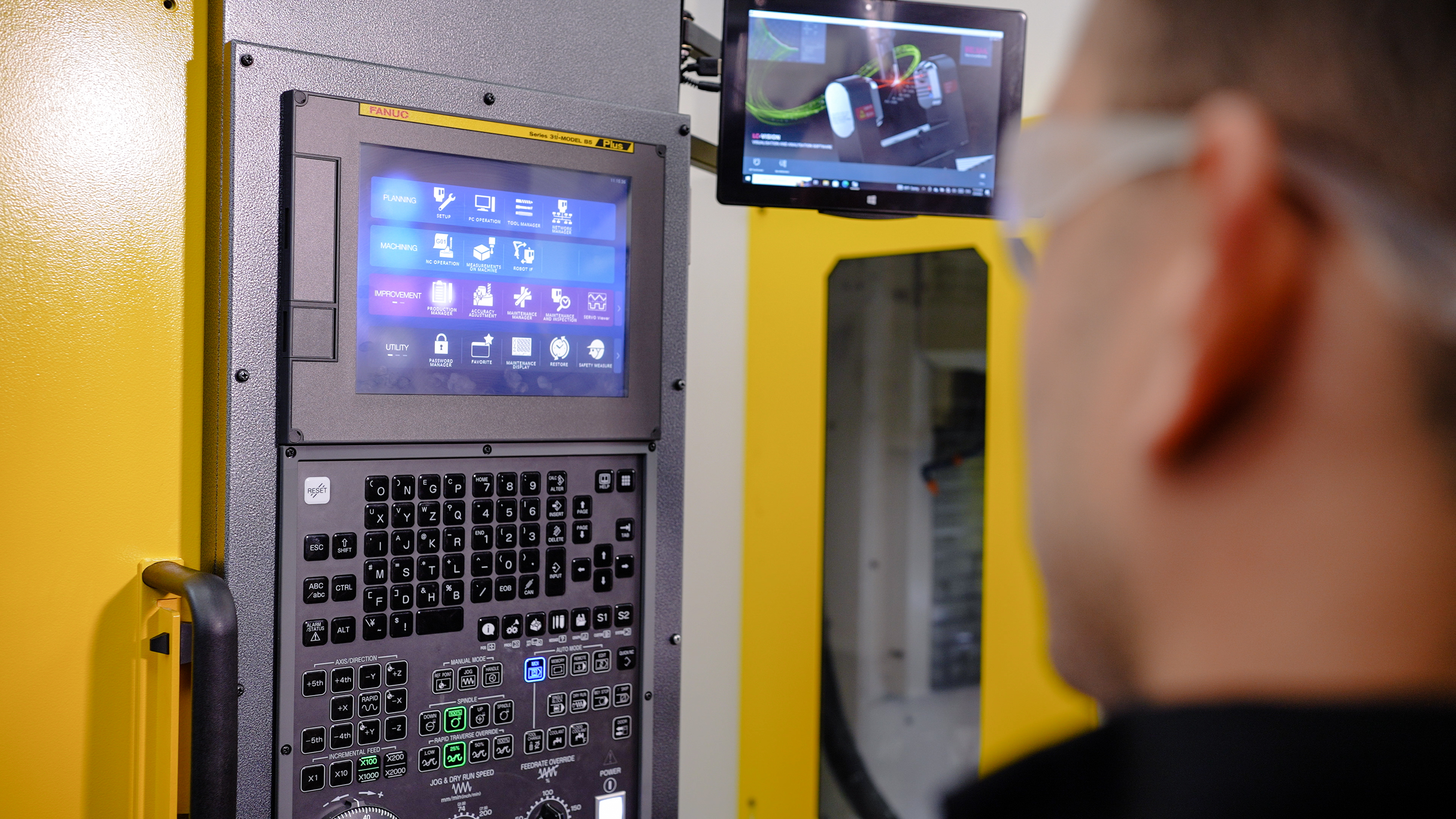 Employee with Series 31i Model B5 Plus 2
