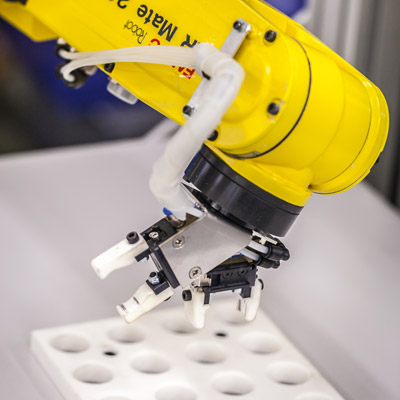 LR Mate 200i D 4 S Material Handling Close Up