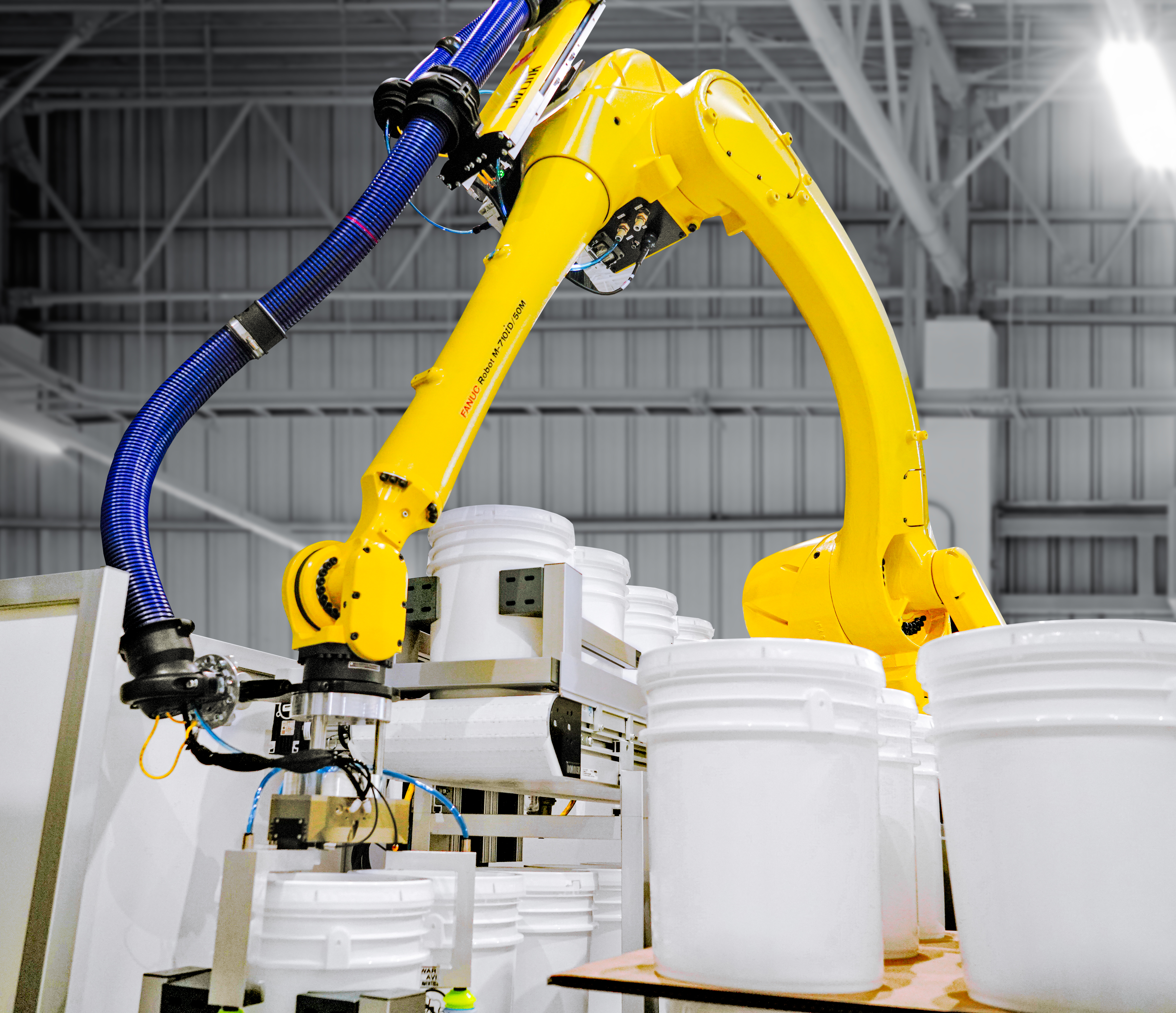 M-710iD/50M robot palletizing buckets