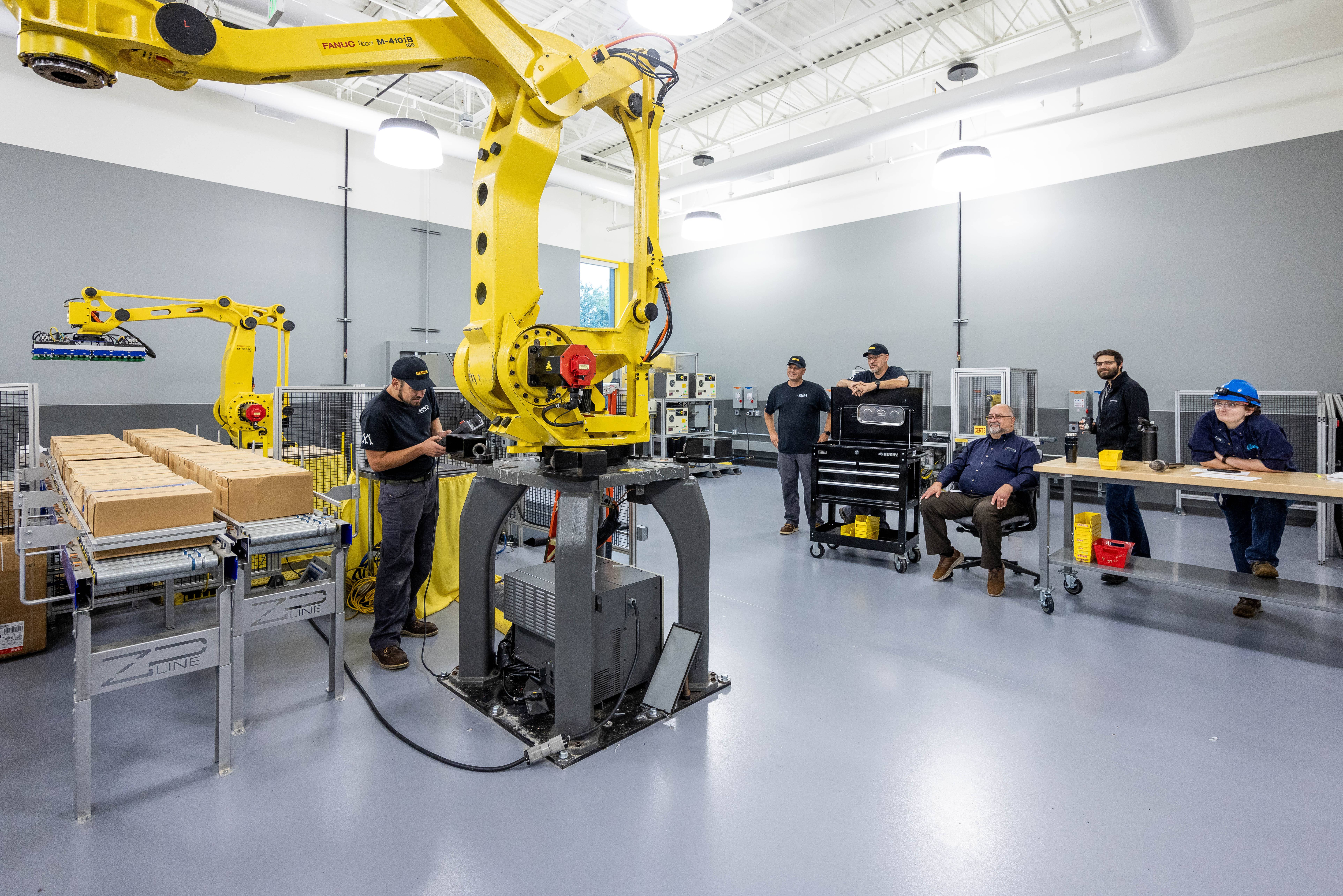 Palletizing Robot and Material Handling Training