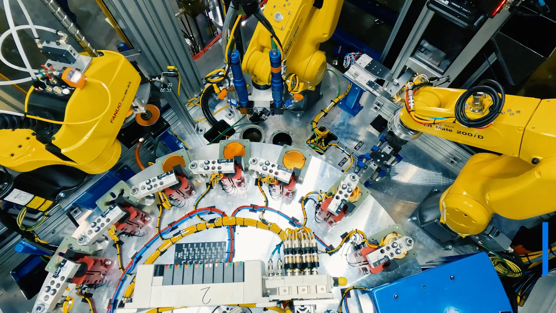 FANUC SCARA and LR Mate robots assembling componenets