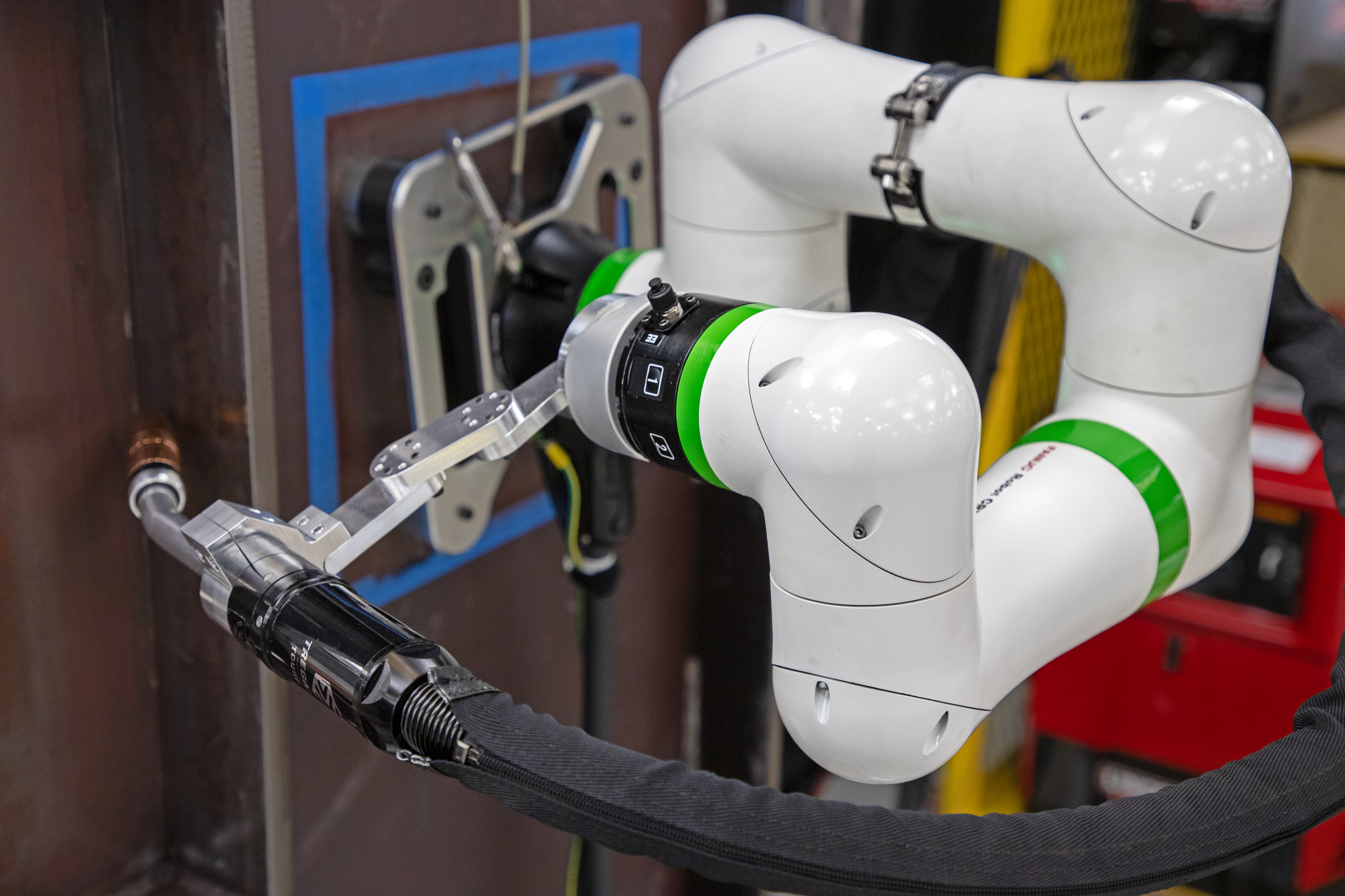FANUC CRX-3iA cobot vertical welding